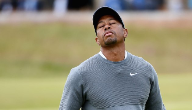 Tiger Woods rơi ngoài tốp 1000 thế giới
