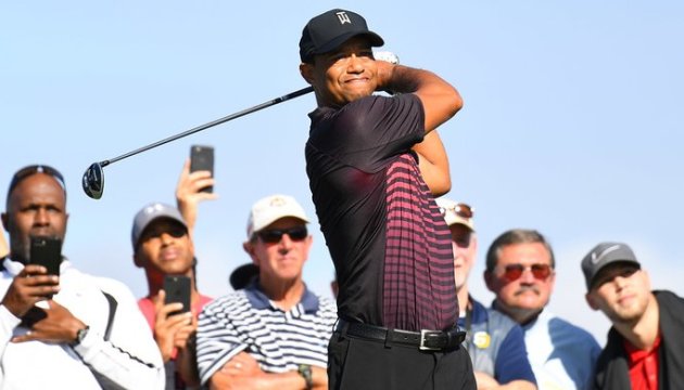 Tiger Woods ghi even par vòng 1 Farmers Insurance Open 2018