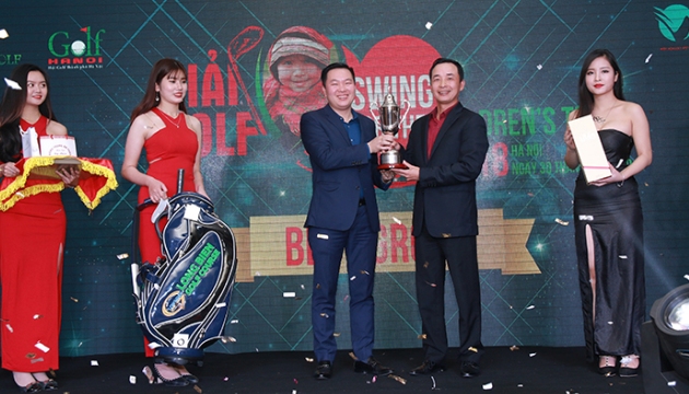 Golfer Lê Hùng Nam lần thứ 2 vô địch Swing For Childrens Tet - Hơn 2 tỷ đồng tiền từ thiện được quyên góp