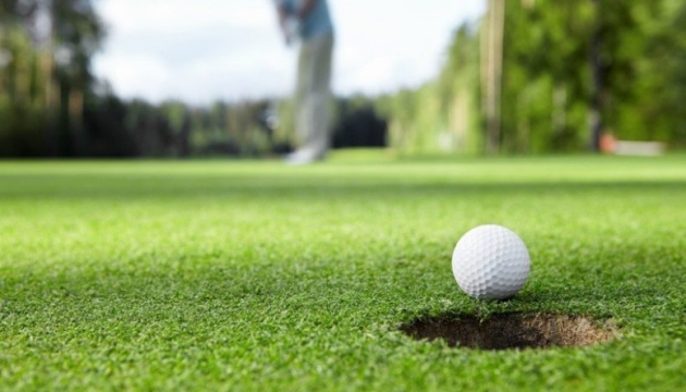 9 nguyên tắc để putt bóng golf từ khoảng cách 2m