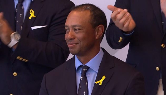 tiger-woods-standing-o-ryder-cup01_1