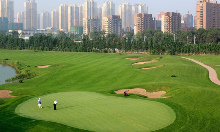 Trung Quốc 'đóng cửa khẩn cấp' 111 sân golf