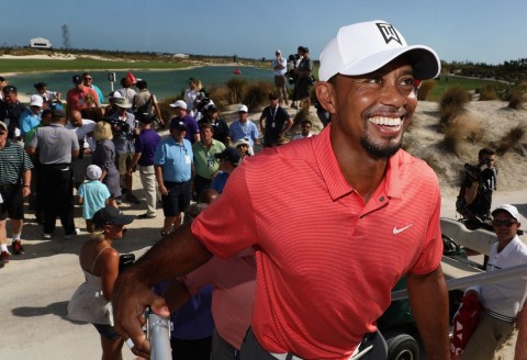 Tiger Woods ghi 2 điểm Eagle ở vòng Pro-am Hero World Challenge