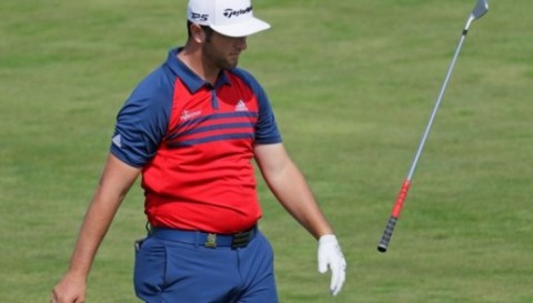 John Rahm nổi điên ném gậy, đá gậy và vứt cào cát