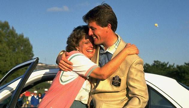 9 khoảnh khắc tuyệt vời về mẹ của các golfer nổi tiếng