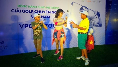 Tuyển trẻ Hà Nội xuống phố cùng VPGA TOUR