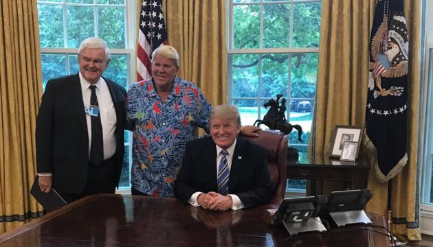Tổng thống Donald Trump mời bạn thân John Daly đến nhà trắng