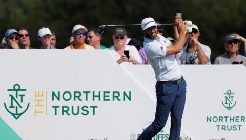 Vòng 1 The Northern Trust: Dustin Johnson kém người dẫn đầu 1 gậy cách biệt