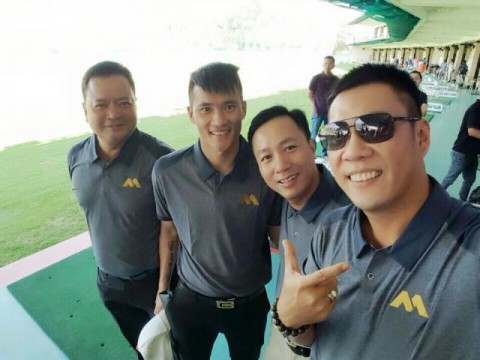 Công Vinh giải nghệ đi làm golf thủ?