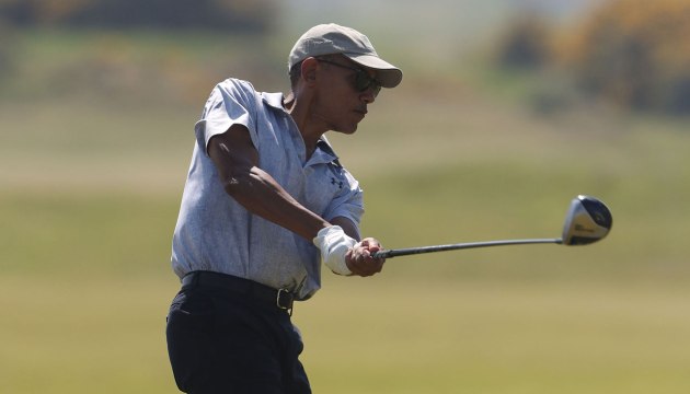 Cựu tổng thống Mỹ Barack Obama đánh golf ở sân St Andrews