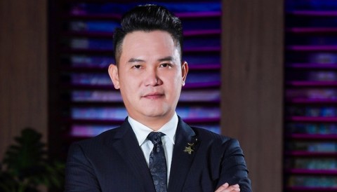Shark Đặng Hồng Anh từ thiện 1 tỷ đồng tại Gala trao giải Vietnam CEO Forum Golf Tournament 2018