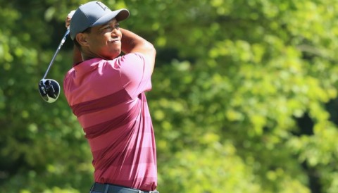 Tiger Woods đánh 66 gậy, bogey free vòng 2 Dell Technologies Championship