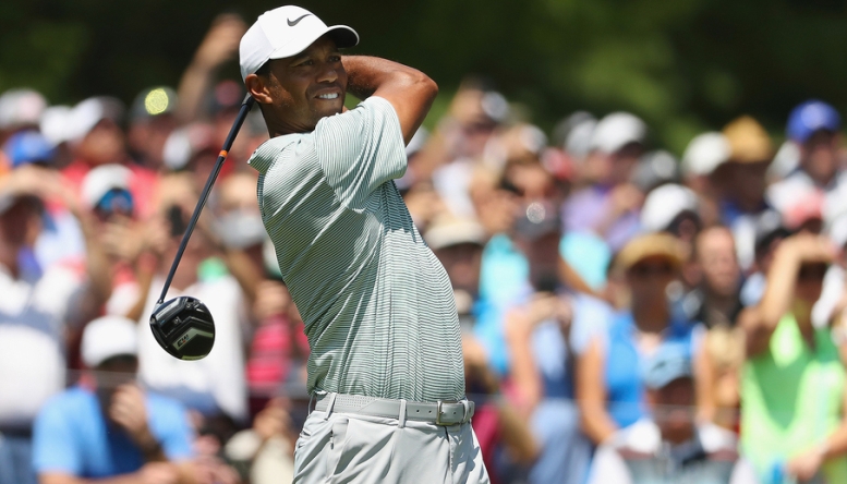 Tiger Woods nhảy vọt lên top đầu sau hai vòng đấu đánh 66 gậy ở PGA Championship