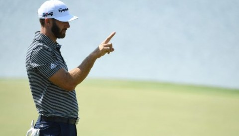 Sử dụng Aimpoint, đổi gậy putter mới - Dustin Johnson có vòng đấu xuất sắc ở TPC Sawgrass