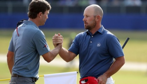 Kevin Kisner và Scott Brown vươn lên dẫn đầu vòng 3 Zurich Classic