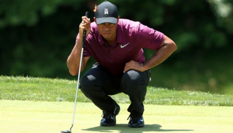 Tại sao Tiger Woods, Rickie Fowler lại đeo ruy băng da cam ở Quicken Loans National?