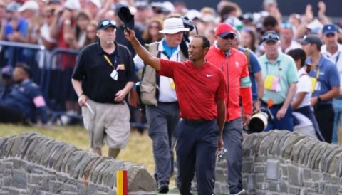 Tiger Woods nghẹn ngào ôm con khi không thể mang về Major