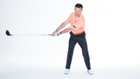 Một động tác làm thay đổi hẳn về backswing gậy Driver