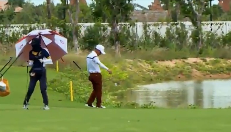 Golfer vô tình phạm luật được ghi lại qua livestream