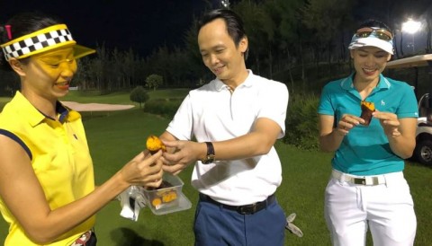 Chủ tịch Trịnh Văn Quyết ăn khoai nướng để thi đấu với gần 100 nữ golfer