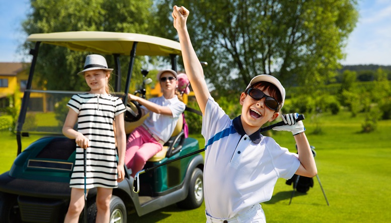 5 cách giúp con bạn yêu golf