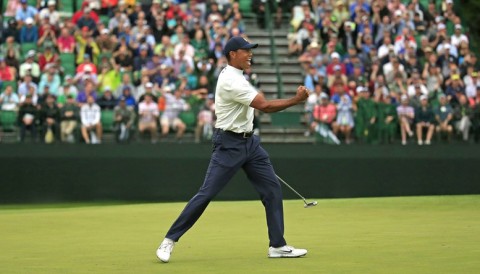 Vòng 2 Masters 2019: Tiger Woods vươn lên mạnh mẽ áp sát ngôi đầu với khoảng cách chỉ còn 1 điểm