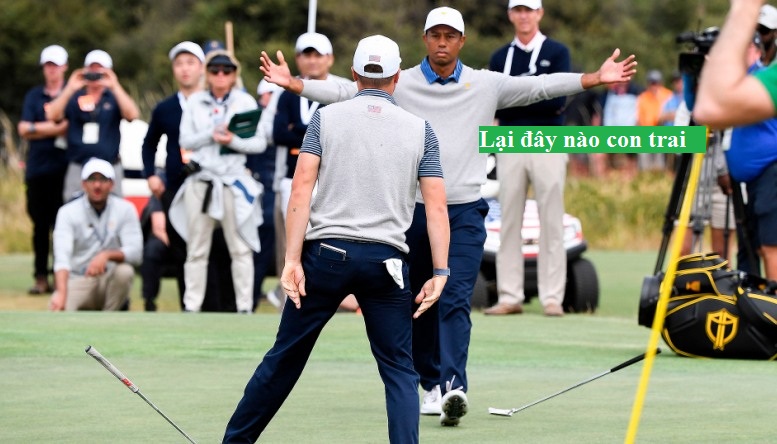 5 sắc thái cảm xúc của Tiger Woods sau pha gạt bóng quyết định của Justin Thomas
