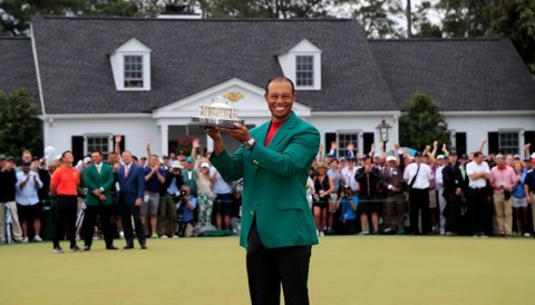 Nike thu về 22 triệu đô la giá trị quảng cáo nhờ chiến thắng của Tiger Woods
