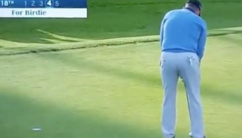 Choáng: Pro golfer ngốn 5 lần gạt trong khoảng cách chưa đến 3 yards