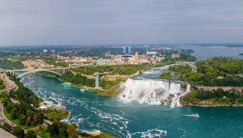 'Tay to' vô địch thế giới đánh xa phát bóng vượt thác nước hùng vĩ Niagara 