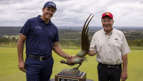 Phil Mickelson cân bằng kỷ lục PGA Tour Champions cho lần đầu ra mắt