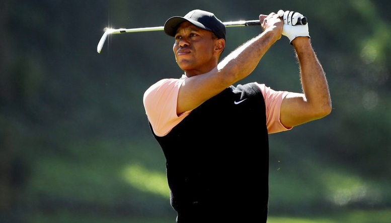 Genesis Invt 2020: Tiger Woods mở màn Eagle, Matt Kuchar dẫn đầu với vòng đấu bogey free 64
