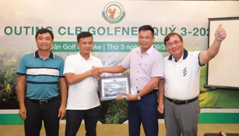 Golfer Đặng Tuấn Thịnh nhận HIO trị giá 200 triệu của Tam Hòa Furniture