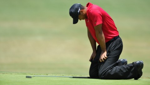 25 năm chịu nhiều chấn thương đau đớn của Tiger Woods