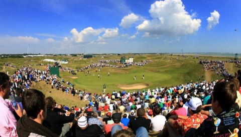 Với 32 ngàn fan mỗi ngày, The Open khuyến cáo golfer hạn chế tiếp xúc gần và ký tặng