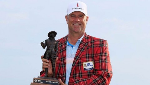 Stewart Cink, 47 tuổi, có danh hiệu PGA TOUR thứ 2 trong mùa