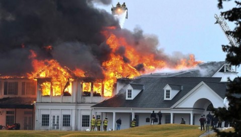 Cháy lớn phá huỷ nhà câu lạc bộ golf nổi tiếng 106 năm tuổi ở Mỹ