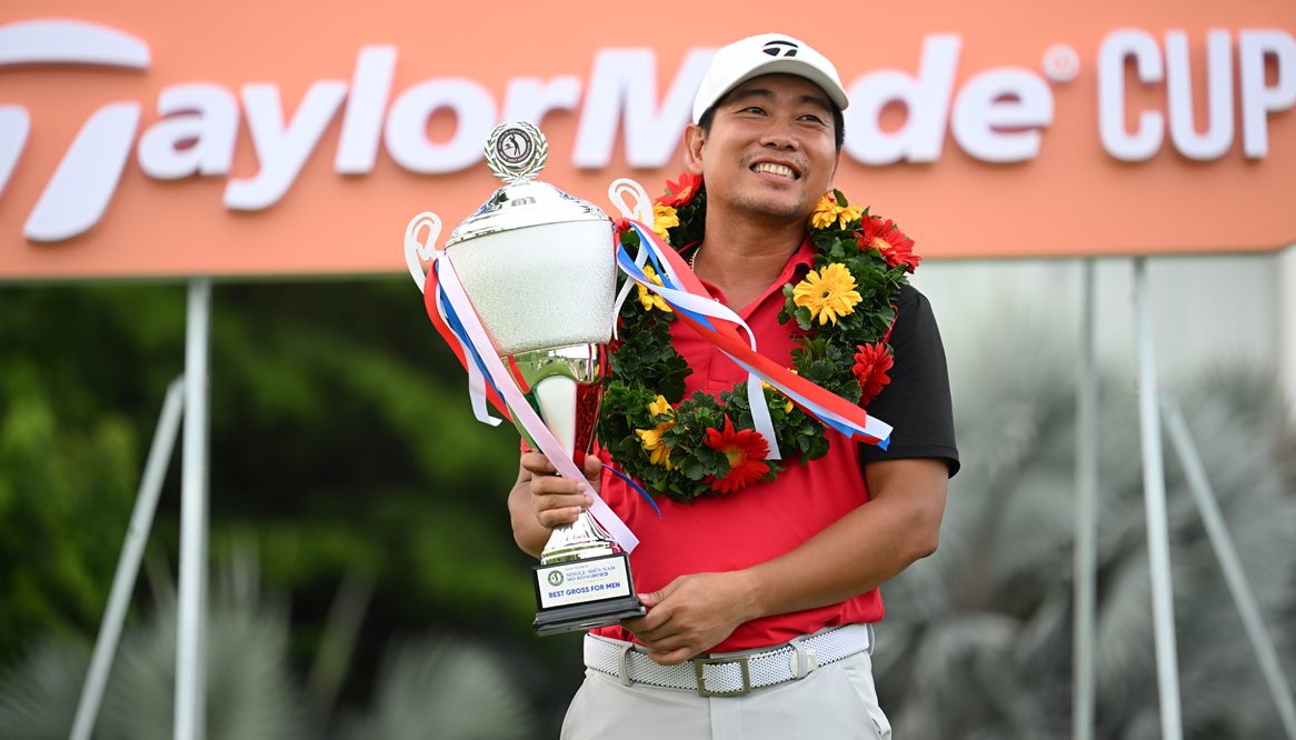Golfer Phạm Quốc Phương lên ngôi giải VĐ Single Miền Nam Mở Rộng 2023 - Tranh cúp TaylorMade