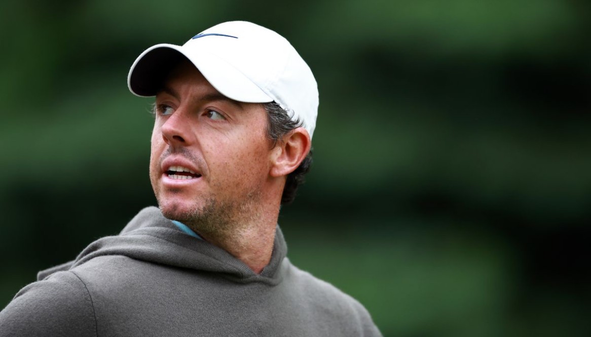 Rory McIlroy: Tôi như con cừu bị hiến tế của PGA Tour
