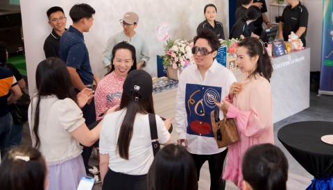 Ca sĩ Tùng Dương bất ngờ xuất hiện tại lễ ký kết giữa EPGA và Golfzon