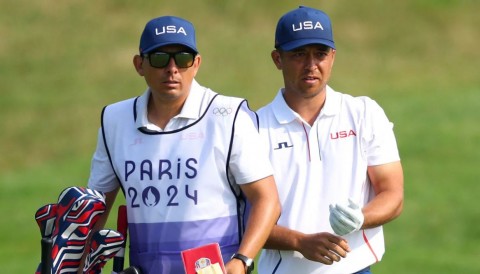 Đàn kiến lửa bám vào bóng gây khó cho Xander Schauffele