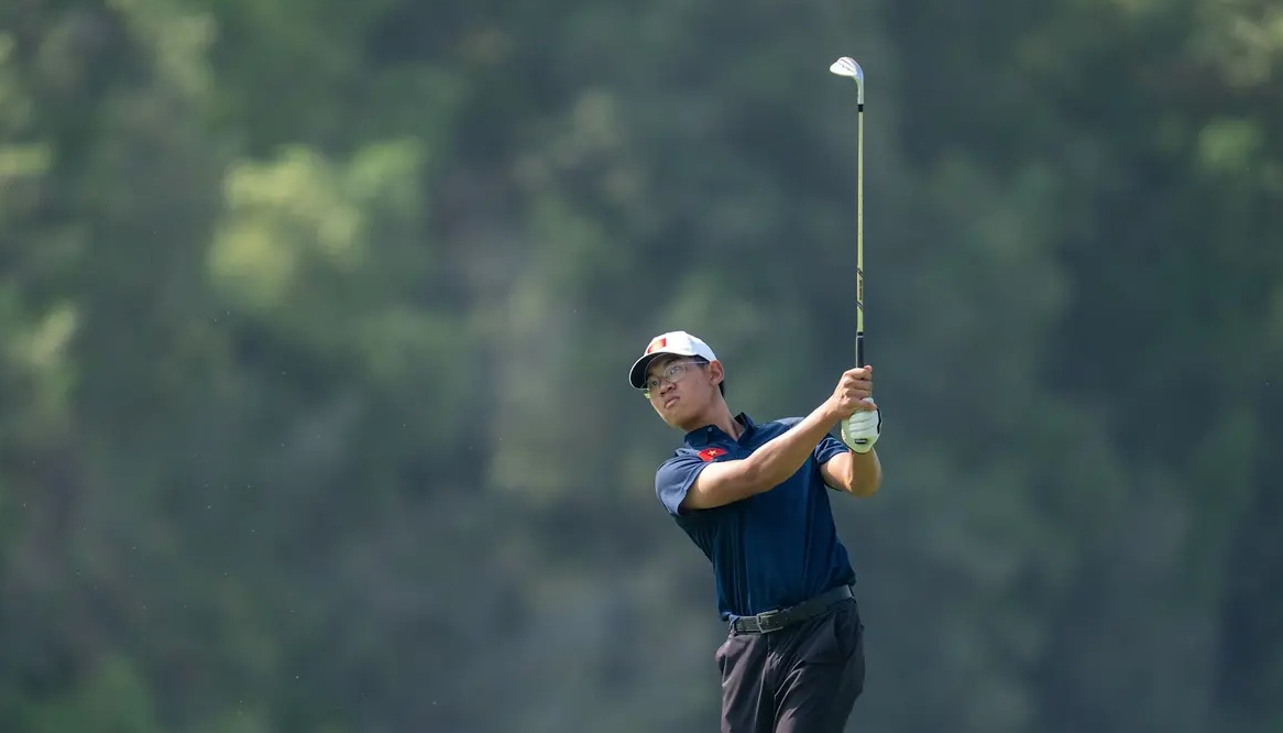 Lê Khánh Hưng giữ vững ngôi đầu sau vòng 2 Asia-Pacific Amateur Championship 2025