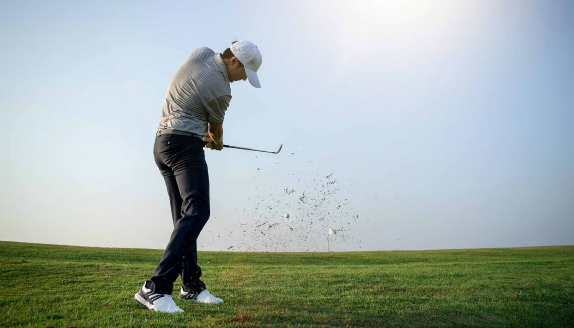 Bí quyết đánh wedge chuẩn xác như golfer chuyên nghiệp
