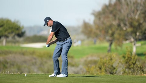 Downswing mạnh không nằm ở tay mà nằm ở cách bạn giữ đầu