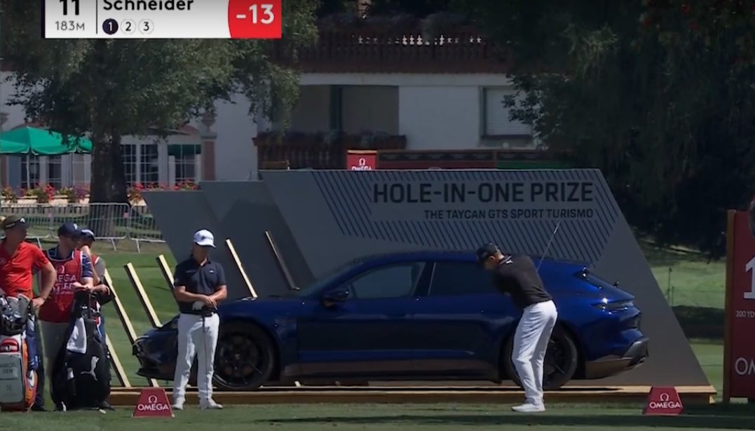 Golfer tuột điểm Hole in one ẵm xe Porches Taycan đáng tiếc