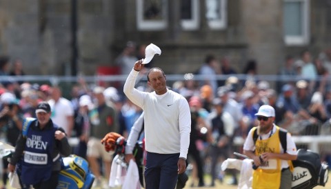 Tiger Woods và giọt nước mắt vẫy chào St Andrews