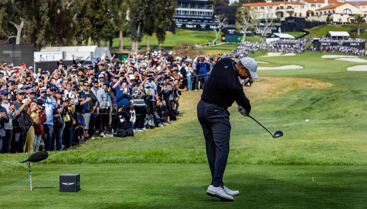 Làm thế nào Tiger Woods vẫn phát bóng lên tới 180 mph?