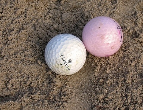 Tình huống bóng nằm sát nhau