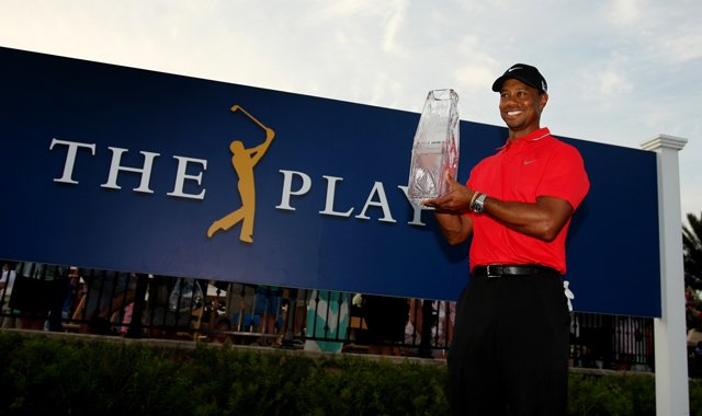 Tiger Woods đoạt cúp tại The Players Championship 2013