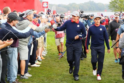 Ryder Cup ngày 1: Tuyển Mỹ tạm thời dẫn tuyển châu Âu với tỷ số 5-3 